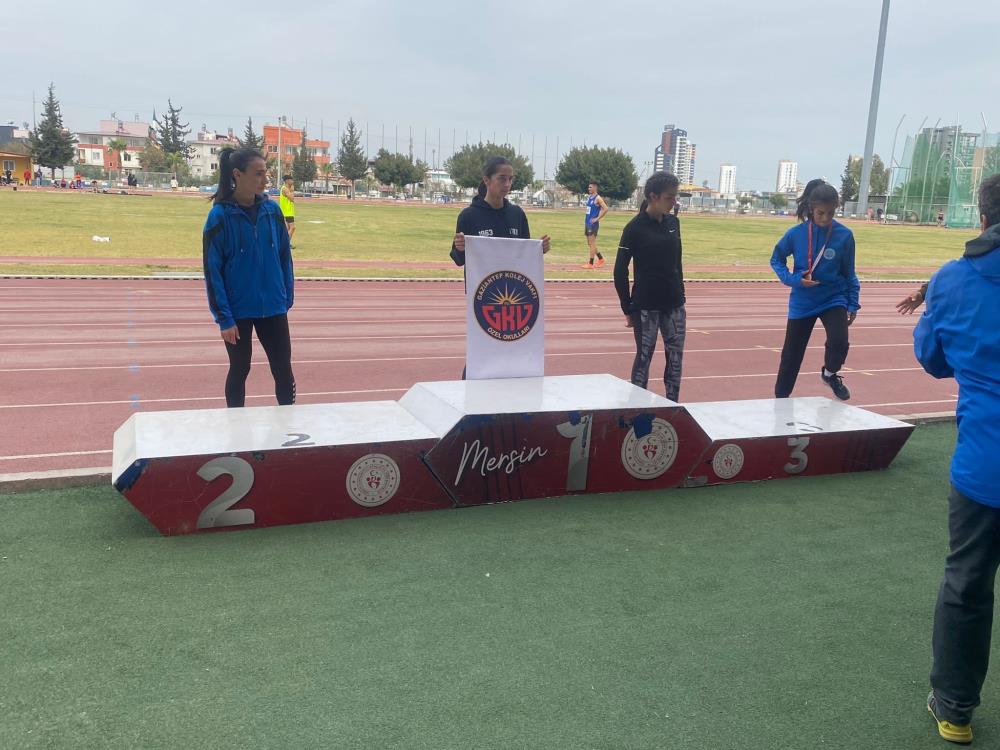 Gaziantep Kolej Vakfı’ndan atletizmde çifte birincilik