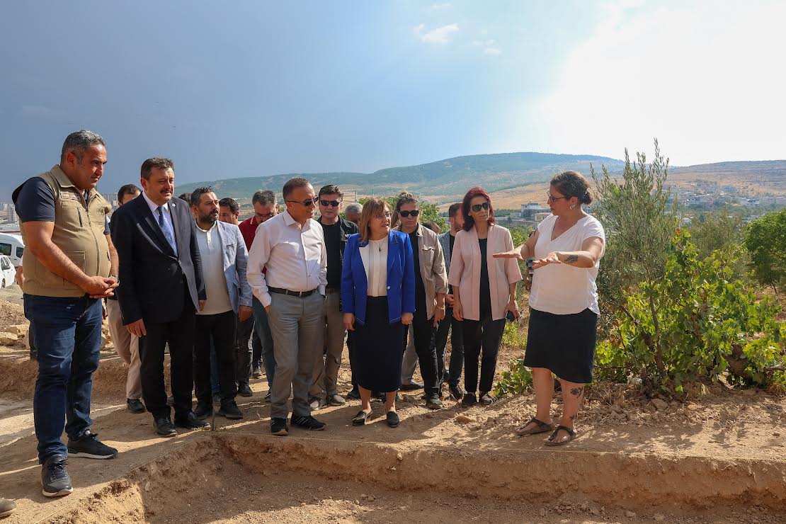 BAŞKAN ŞAHİN, DÜLÜK ANTİK KENTİ’NDEKİ KAZI ÇALIŞMALARINI ZİYARET ETTİ