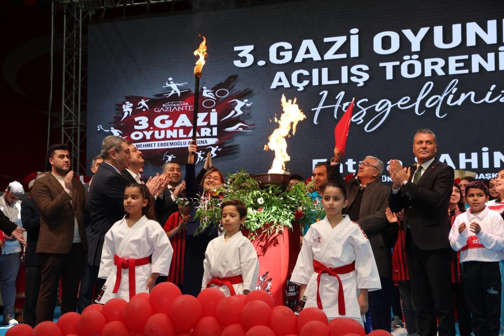 Gaziantep’te ‘3. Gazi Oyunları’ görkemli törenle başladı