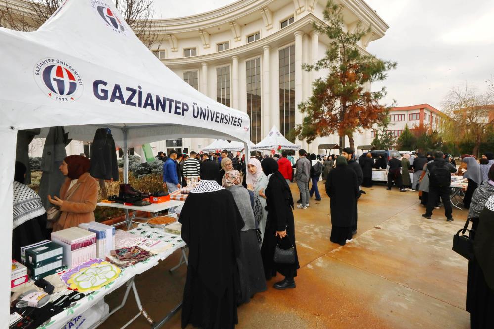 GAÜN’lü öğrenciler Gazze için yardım düzenledi