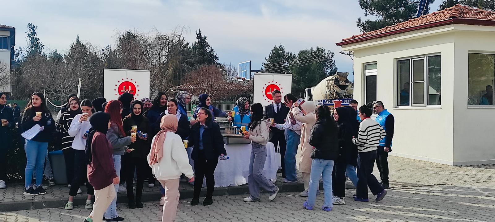 GAÜN ÖĞRENCİLERİNE GENÇLİK KOORDİNATÖRLÜĞÜ'NDEN ÇORBA İKRAMI