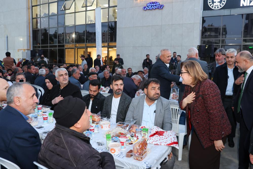 Şahin Niziplilerle iftar sofrasında buluştu